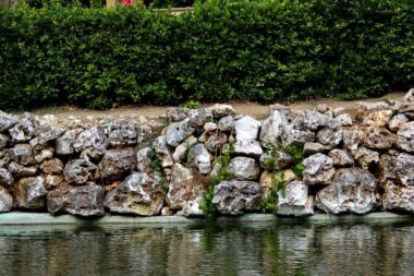 How Retaining Walls Improve Your Yards Function and Style
