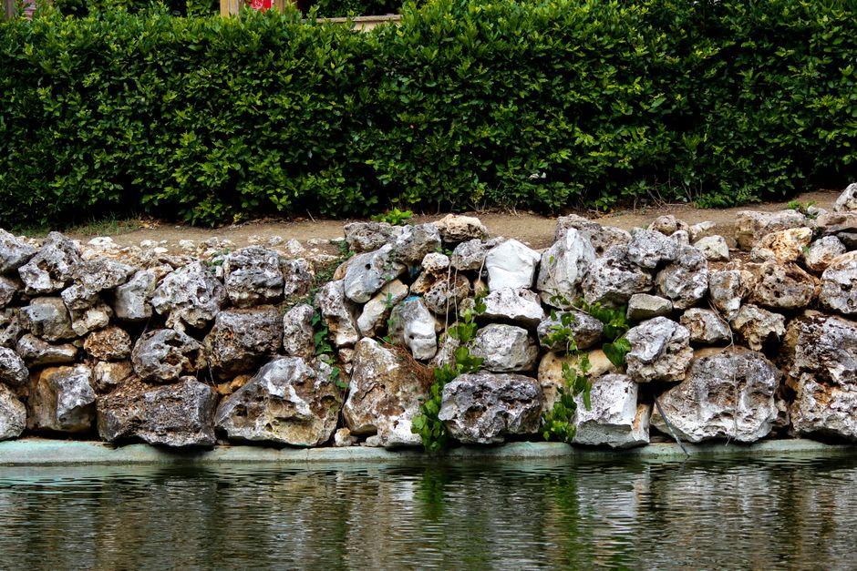 How Retaining Walls Improve Your Yards Function and Style
