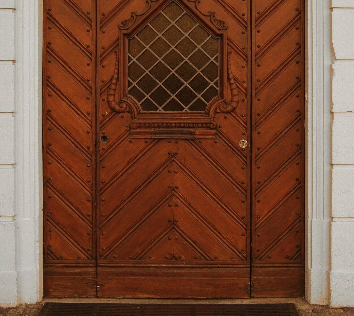 Understanding the Impact of Door Style on Interior Aesthetics