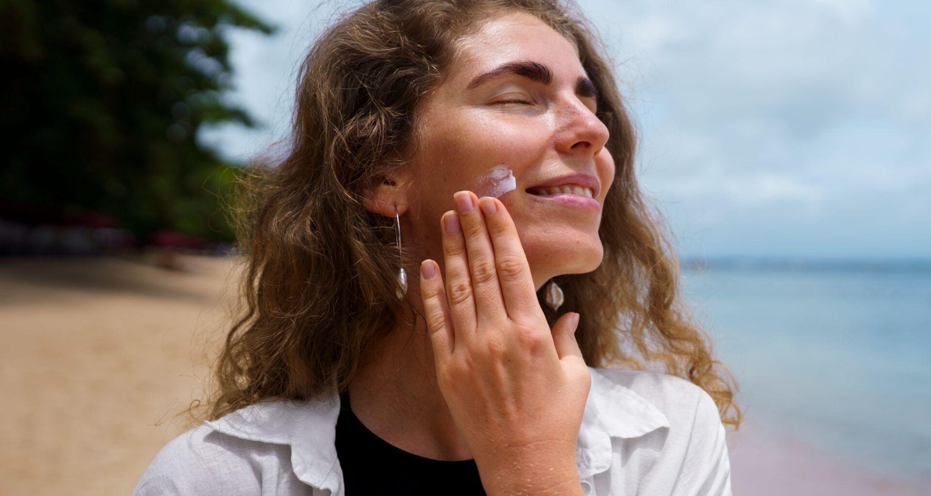 What does sunscreen do