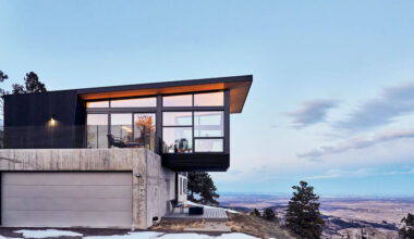 How to Choose Custom Glass for Mountain Homes