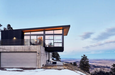 How to Choose Custom Glass for Mountain Homes