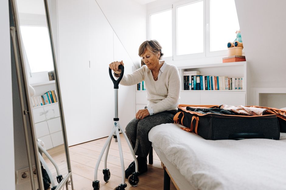 Providing Dignified In-Home Care for Seniors 2 Providing Dignified In Home Care for Seniors 2